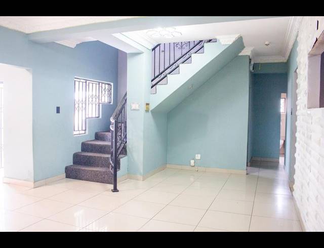 6 BEDROOM HOUSE FOR SALE IN EASTBURY